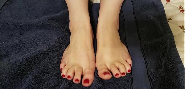  Painting Pretty Little Toes